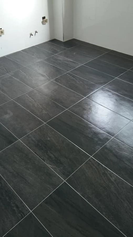 Pavimento de madera cerámica en reforma de cocina vallisoletana