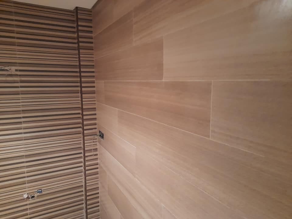 Reforma integral con suelo estilo madera en Valladolid